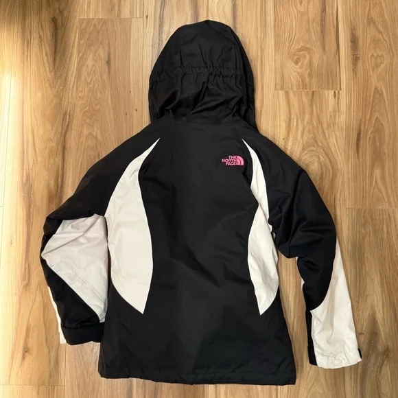 The North Face Black &White 2-in-1 Waterproof Jacket, size 7/8 & Gloves - Picture 6 of 8